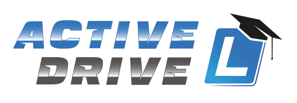 Zdjęcie przedstawia logo szkoły nauki jazdy o nazwie "ACTIVE DRIVE".